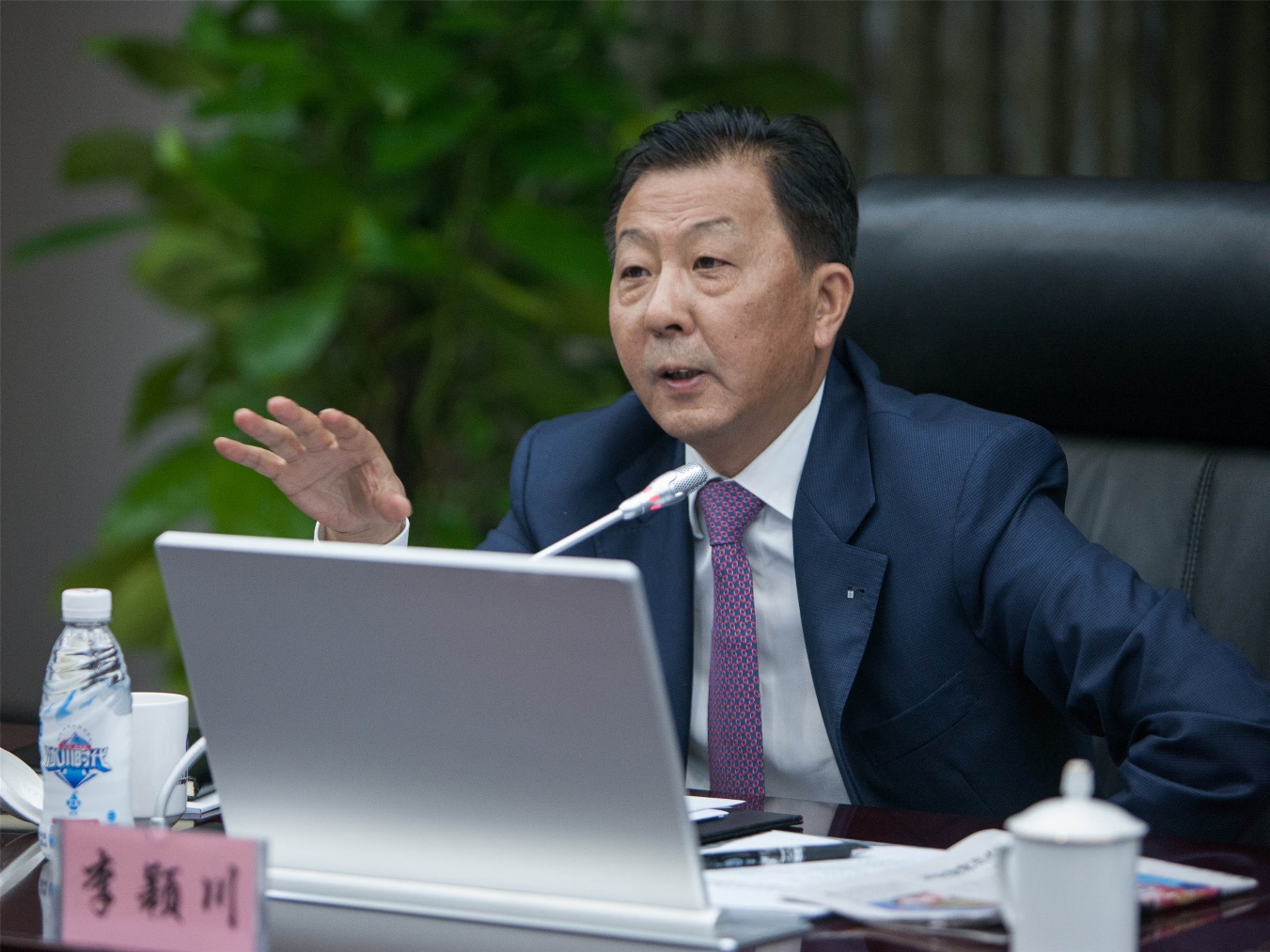 国家体育总局副局长李颖川调研四川体育产业集团