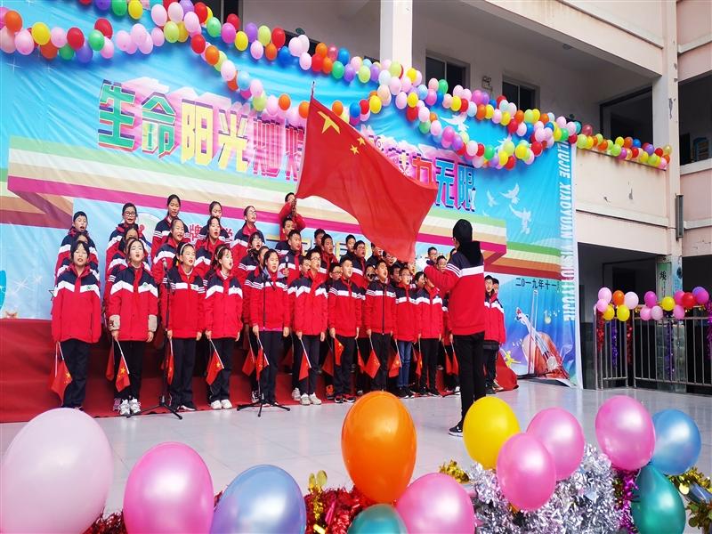 绵阳市安州区界牌镇小学举行2019年校园艺术体育节开幕式暨唱响红歌