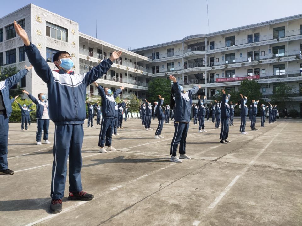 眉山市丹棱县双桥中学紧抓学生体质锻炼