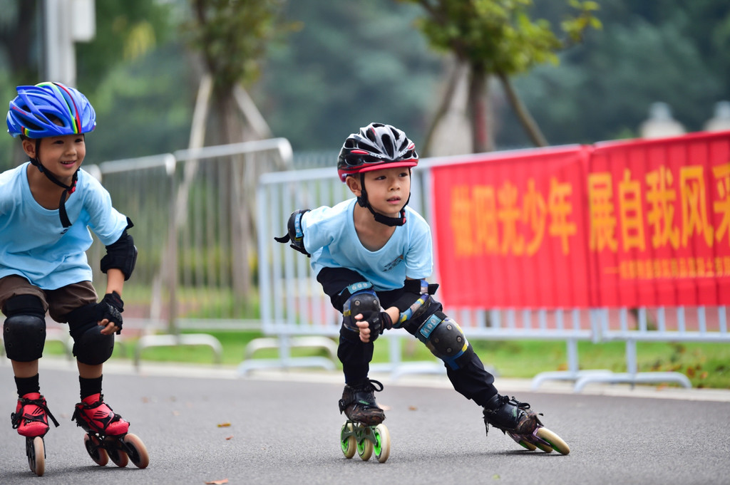 奔跑吧·少年!"中国体育彩票杯"四川省青少年轮滑夏令营开营